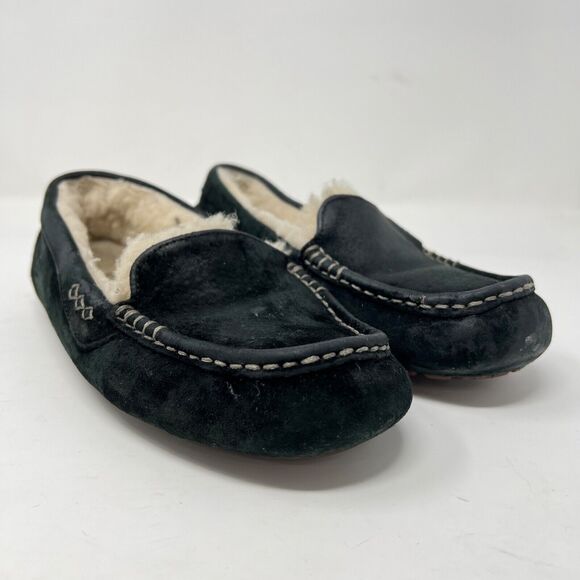 UGG Australia Women Size 8  Black Fur Lined Slipper Moccasin Slip On - Picture 2 of 11